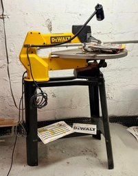 DeWalt Heavy Duty Variable Speed Scroll Saw With Extra Saw Blades (READ DESCRIPTION)
