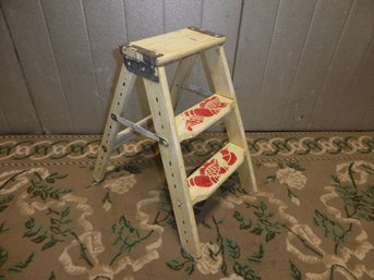 Vintage Painted Wooden Small 3-step Ladder/stool