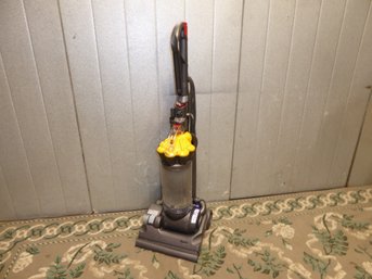 Dyson DC33 Vacuum Cleaner