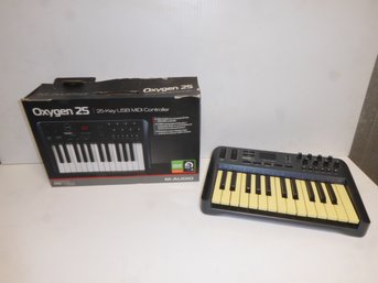 Oxygen 25 25-key USB Midi Controller Keyboard
