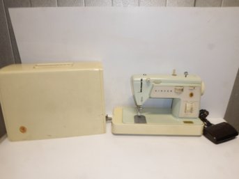 Portable Singer Sewing Machine With Carrying Case