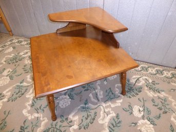 Solid Maple 2-tiered Corner Table