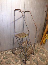 Rolling 3-step Safety Ladder