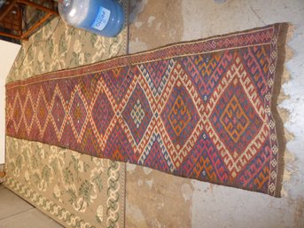 Vintage Geometric Runner