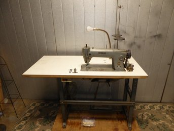 Singer Industrial Dewing Machine With Table