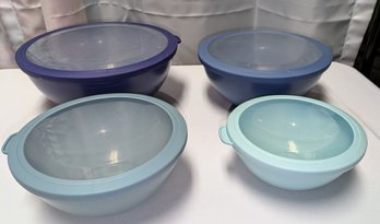 Set Of 4 Plastic Nesting  Bowls With Lids (8 Pieces In Total)