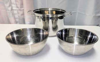 Williams Sonoma 18/10 Stainless Steel Pair Of 3 Qt. Mixing Bowls And 8 Qt Sauce Pot (NO LID)