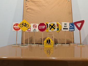Guidecraft 7' Wooden Block Play Traffic Signs
