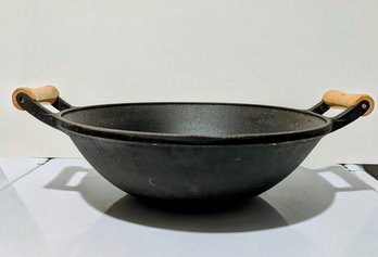 Thick Cast Iron Pot With Wooden Handles