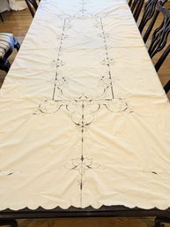 Vintage Italian Embroidered Leaf Design Pattern Rectangular Scallop Edge Tablecloth
