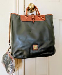Exceptional Douney & Burke Tote Bag In Hunter Green W/ Red Lining, Matching Clutch/Coin Purse (Tags Still On!