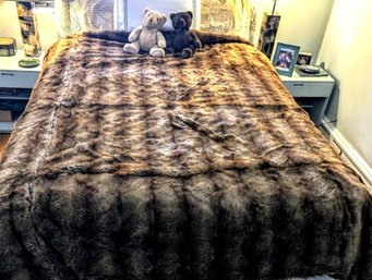 Luxury Faux Fox Or Beaver Fur Cozy Queen Size Blanket