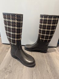 Rainboots With Houndstooth Plaid Design And Buckles