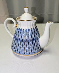 Nantucket 'Forget-Me-Not' (or Nezabudka) Pattern Teapot