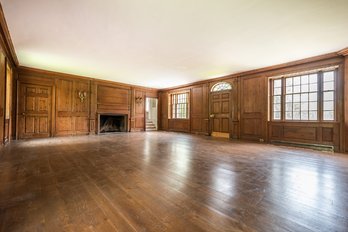 A 640 Sf - Huge Pine Paneled Room - Annex 1st Flr