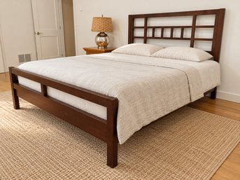 Queen Lattice Panel Bed With Mahogany Finish