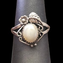 (M36) Native American Sterling Silver Oval Mother Of Pearl Ring, Size 8