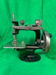 Early 1900s Antique Singer 'Sewhandy' Hand-crank Miniature Sewing Machine