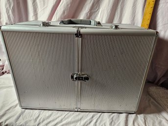 Jewelry Caddy On Wheels With Drawers, One Drawer Will Need To Be Fixed.