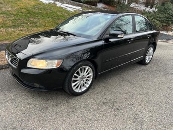 Incredible 2011 VOLVO S40 T5 Sedan - Estate Vehicle - (91 Years Old) - Low Miles (84k Miles) - AMAZING CAR !