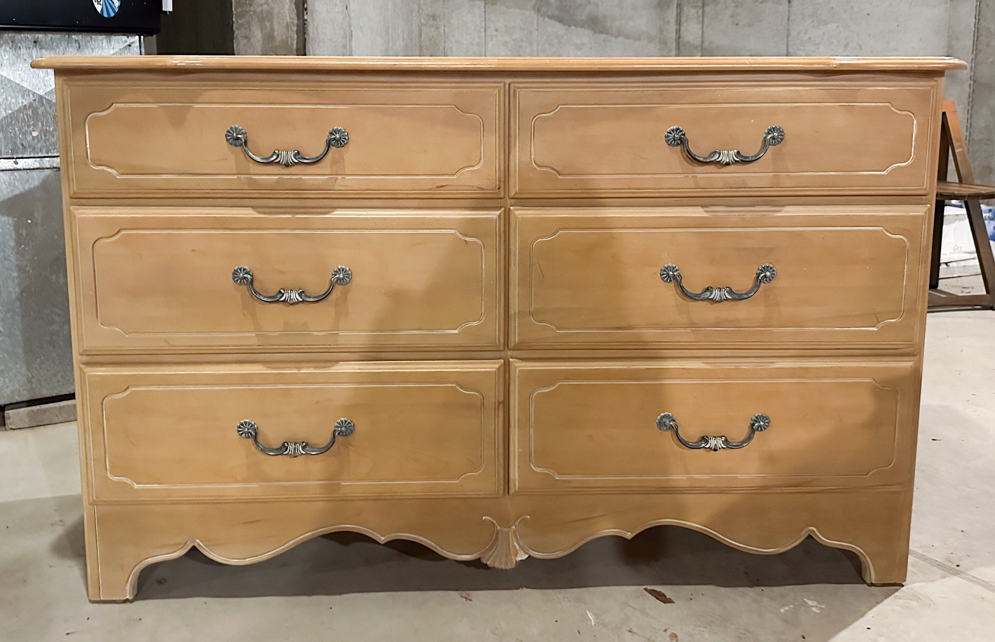 Vintage Ethan Allen French Provincial Style 6 Drawer Dresser #1817005 | Auctionninja.com Vintage Ethan Allen French Provincial Style 6 Drawer Dresser #1817005 | Auctionninja.com