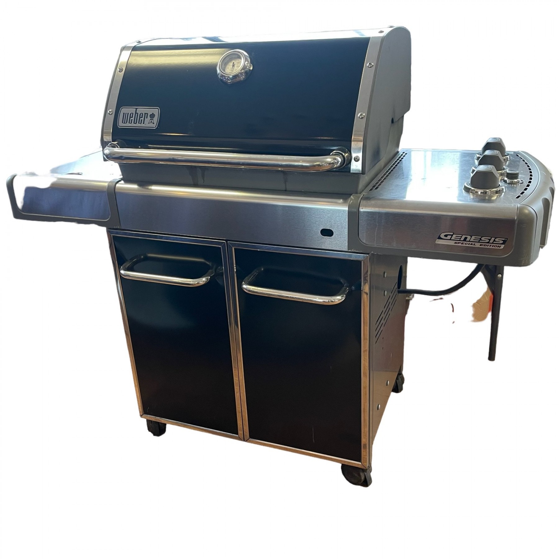 A Weber Genesis Special Edition Grill With Side Burner #1462924