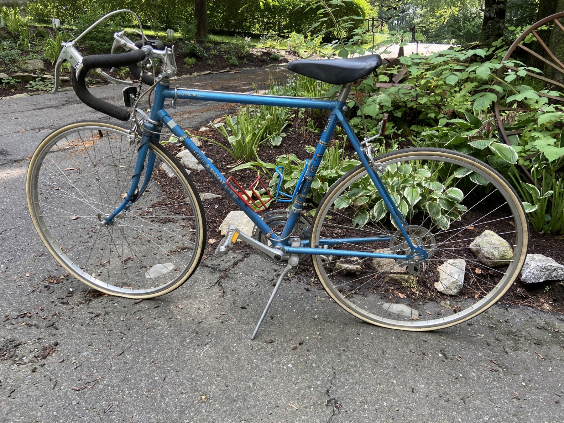 Vintage Fuji Absolute 10 Speed Road Bicycle #599594