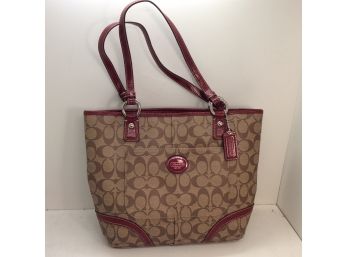 Coach Pocketbook With Strap And Zipper