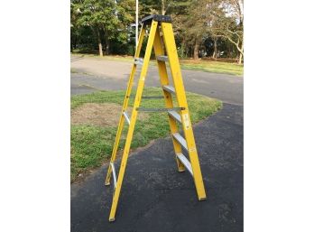 High Quality FIBERGLASS LADDER 6'  Foot - By KELLER - Great Condition - Ready To Use !