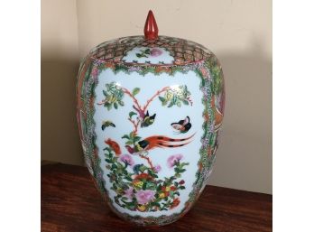 Beautiful Vintage ? Antique ? Chinese Lidded Urn - Rose Medallion - Beautiful Old Piece - Marked / Signed