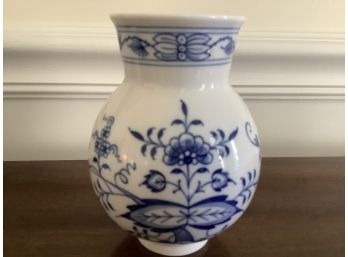 Vintage Blue And White Pocelain Vase With Crossed Swords On Bottom