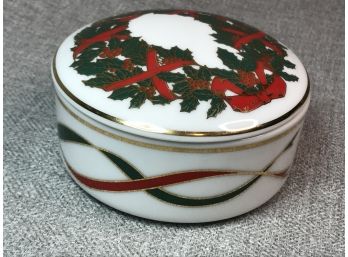 Rare CUNARD SHIP LINE / TIFFANY & Co Porcelain Trinket / Dresser Box - VERY Hard To Find Piece From 1995