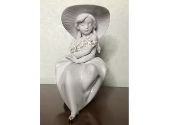 Lladro Fragrant Bouquet Girl