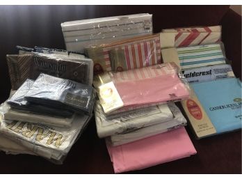 Large Lot Of Full Size Sheets And Standard Pillowcases