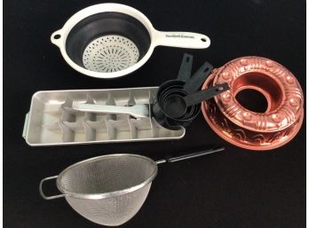 Miscellaneous Kitchen Ware Lot