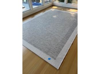 Large Grey And White Rug With Edging