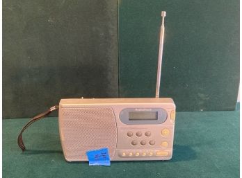 Radio Shack AM/FM Radio Alarm Clock Digital Handheld VINTAGE