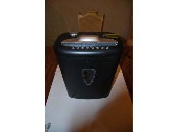 Amazon Basics Shredder