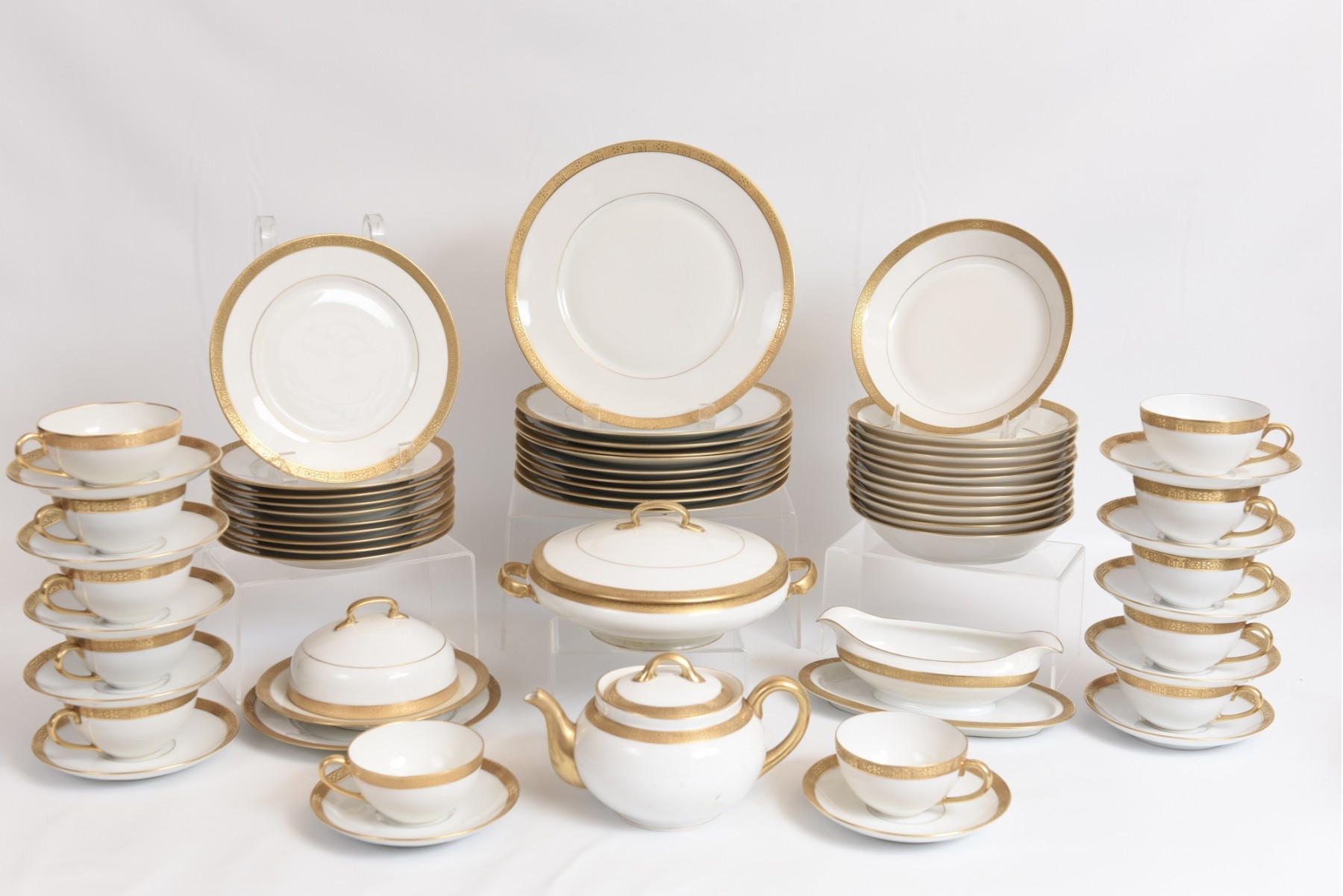 Royal Bavarian Hutschenreuther Selb Bavaria Gilt Rim Dinnerware #40675551