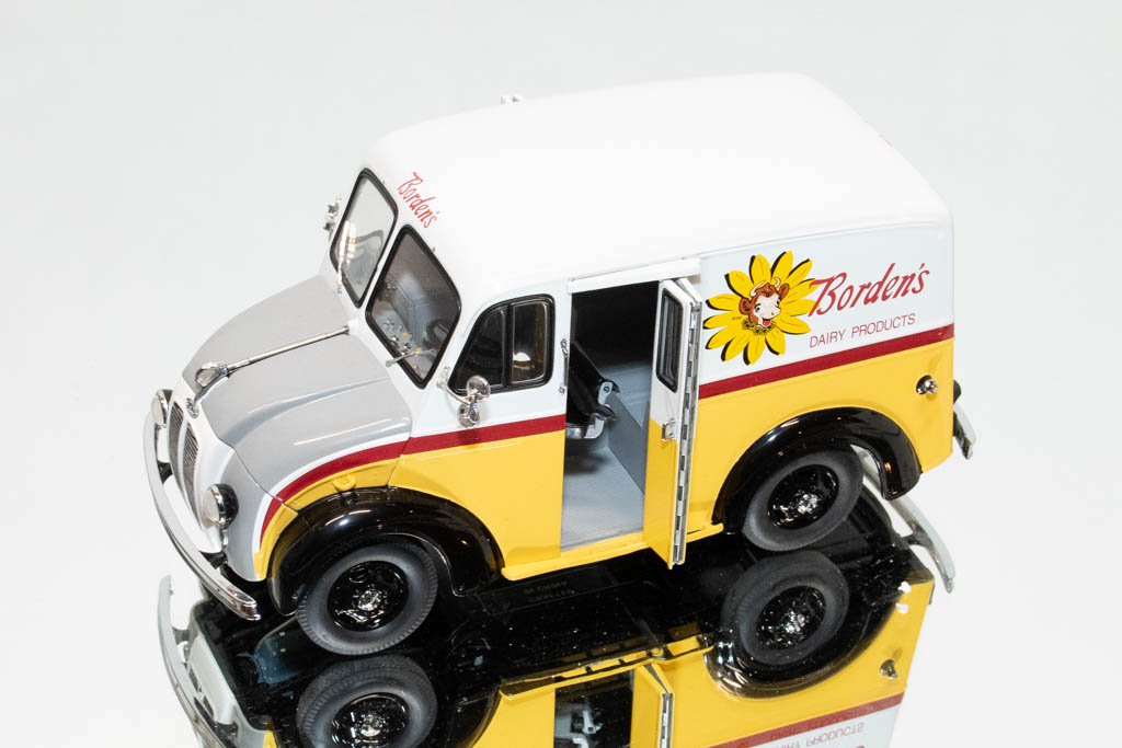 The Danbury Mint 1950 Borden's Milk Truck With COA And Box #21303