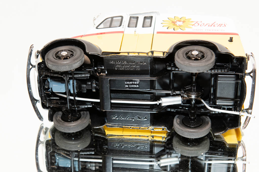 The Danbury Mint 1950 Borden's Milk Truck With COA And Box #21303