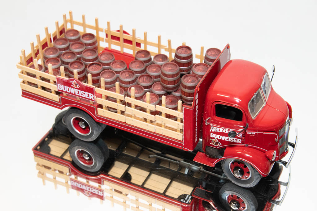 The Danbury Mint Budweiser Delivery Truck 1938 GMC 1/24 Scale With