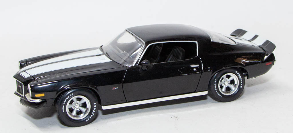 ミニカー American Muscle 1973 Chevy Camaro Z28 ERTL Black With White Stripes 1973 Chevy Camaro 1/18 Scale With