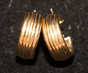 Milor Italy 18K Yellow Gold Hoop Earrings, Featuring A Distinct Ribbed Or Satin Stripe Design 2.92 Grams
