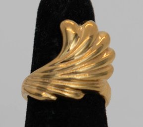 Vintage Gold-toned Statement Ring Featuring A Distinctive Scalloped, Fan-shaped Ribbed Texture