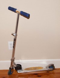 Razor Kick Scooter With Light Up Wheels Like New