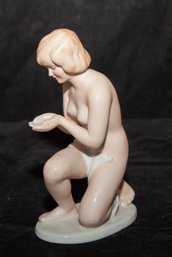1950s-60s Wallendorf Porcelain Kneeling Nude Woman Drinking Designed By Kurt Steiner 1764