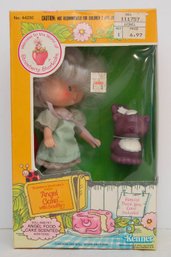 1982 Kenner Strawberry Shortcake Angel Cake Doll With Her Pet Skun , Souffle NIB
