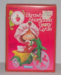1982 Kenner Strawberry Shortcake Berry Cycle NIB (Model No. 43990)