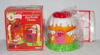 1981 Kenner Strawberry Shortcake Shortcake House (No. 43500) NIB